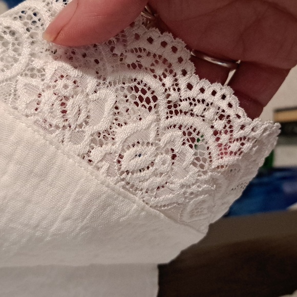 ♥️New White ruffle button top - Picture 8 of 8